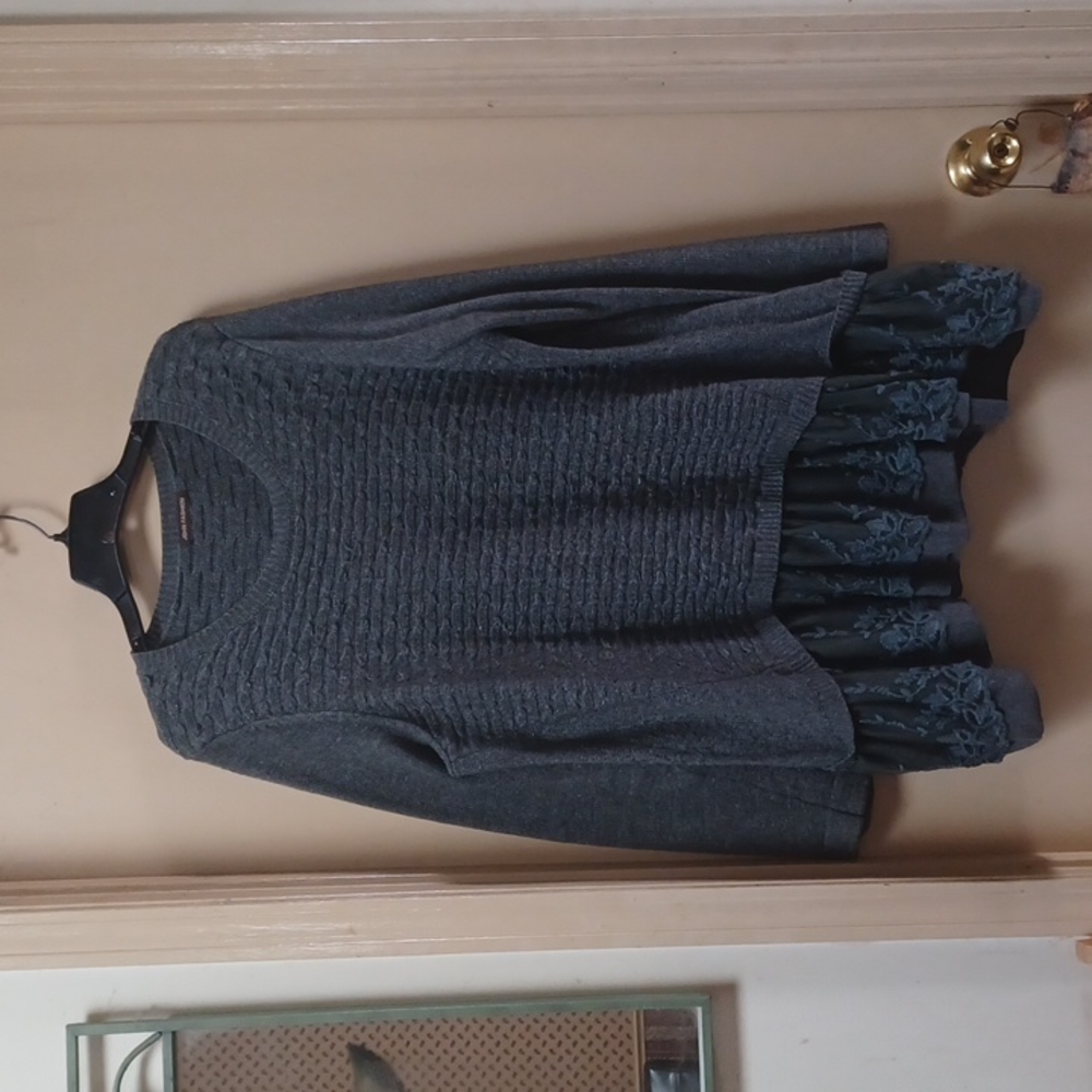 John Fashion l/s sweater with lace and knit flounce